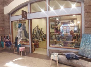 malawi/dzalanyama-forest-reserve/shop/the-artisan-shop