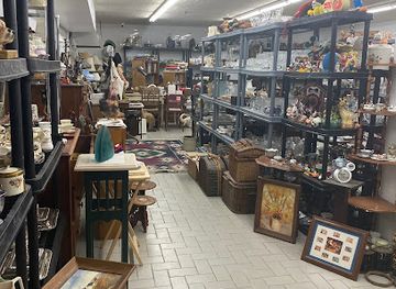 canada/niagara-falls/shop/lundy-s-lane-antique-mall