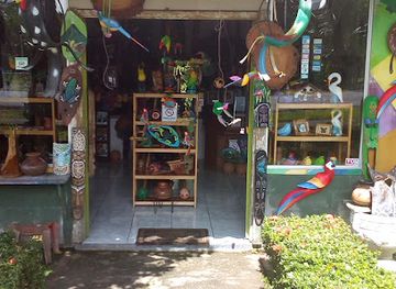 costa-rica/san-carlos/shop/souveniry-artesanias-leo