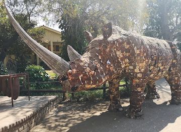 zimbabwe/great-zimbabwe-national-monument/shop/elephant-s-walk-shopping-artist-s-village
