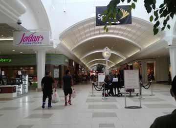 rhode-island/blackstone-river-bikeway/shop/warwick-mall