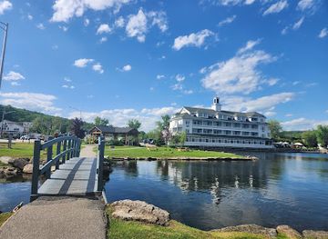 new-hampshire/lakes-region/shop/mill-falls-marketplace