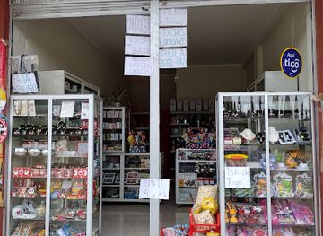 bolivia/amboro-national-park/shop/esmeralda