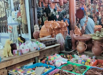 india/pondicherry/white-town/shop/street-shop-pondy