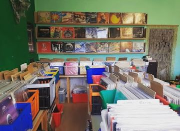 isle-of-man/port-st-mary/shop/vinyl-antiques-shop