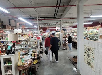 pennsylvania/dutch-country/shop/mad-hatter-antique-mall