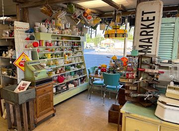alabama/huntsville/shop/flucy-lucy-antique-market