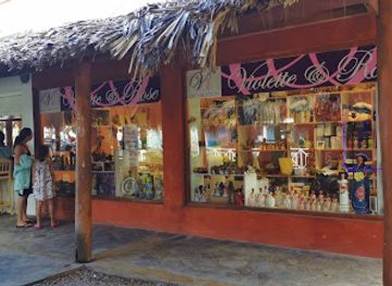 dominican-republic/los-haitises/shop/plaza-comercial-el-paseo