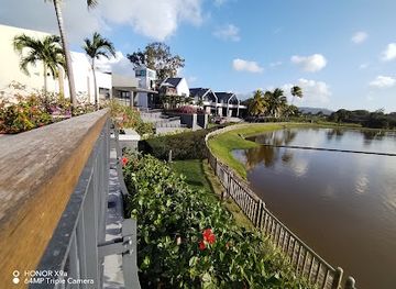 mauritius/pamplemousses/shop/island-haze-mahogany-shopping-promenade