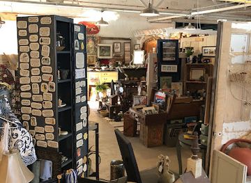 massachusetts/central-massachusetts/shop/off-the-common-antiques