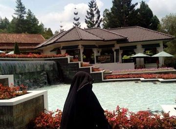 indonesia/lesser-sunda-islands/shop/salman-family