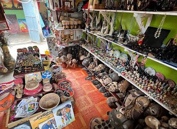 uganda/west-nile/shop/pearl-crafts-village-entebbe