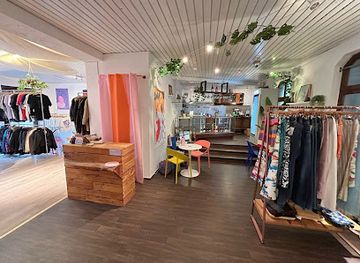 germany/nuremberg/shop/vintagesafari-second-hand-handmade-accessoires-local-art