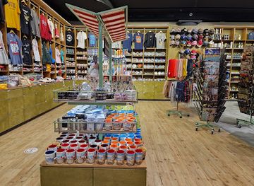 hungary/southern-great-plain/shop/market1-hungarian-souvenir-and-gift-shop