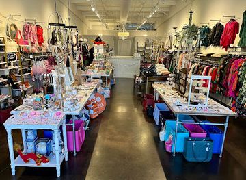 south-carolina/columbia-riverfront-park/shop/poshture-boutique