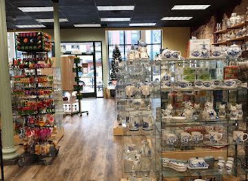 michigan/holland/shop/dutch-village-downtown