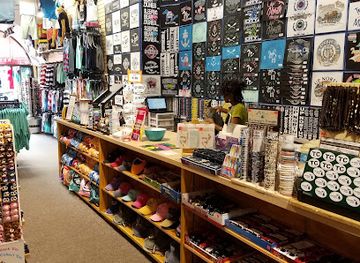 michigan/traverse-city/shop/identity-resort-wear