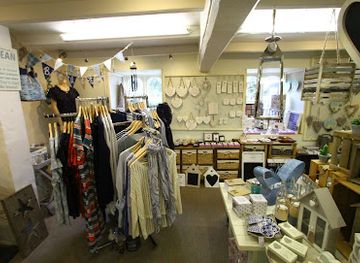 guernsey/l-ancresse-bay/shop/guernsey-candles