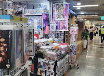 south-korea/seoul/shop/hoehyeon-underground-shopping-center