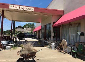 virginia/fredericksburg/shop/red-baron-antique-mall