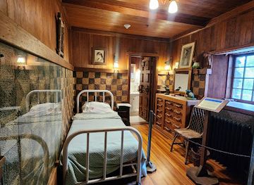 connecticut/gillette-castle-state-park/shop/gillette-castle-visitor-center