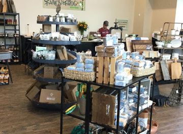 arkansas/rogers/shop/fancy-frog-boutique