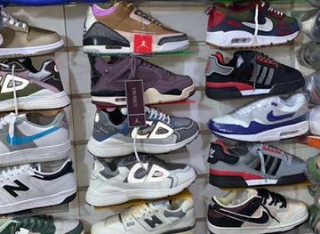 ghana/kumasi/adum/shop/adum-market