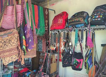 indonesia/labuan-bajo/shop/navida-art-shop