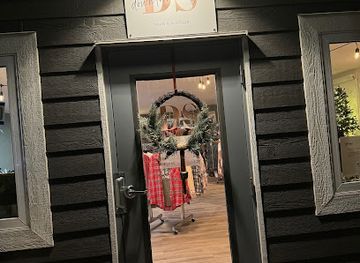 south-dakota/palisades-state-park/shop/downtown-style-boutique