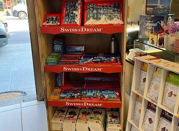 switzerland/lake-geneva-region/shop/swiss-souvenirs-consul-montres-chocolat-swiss-knives-victorinox