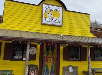 kentucky/red-river-gorge-geological-area/shop/miguels-pizza