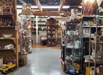 arkansas/ozark-mountains/shop/camp-flea-antique-mall-vintage-market