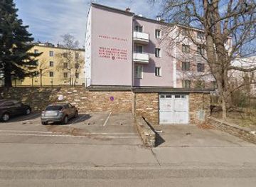 austria/vienna/hernals/shop/herzbaum