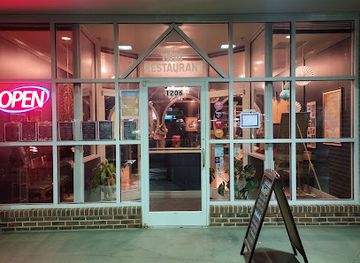 north-carolina/chapel-hill/shop/glenwood-square-shopping-center