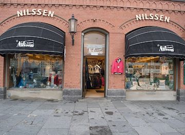 norway/bergen/nygardshoyden/shop/nilssen-bryggen-gifts-souvenirs-jackets