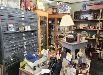 mississippi/north-mississippi/shop/the-rusted-bucket-antiques