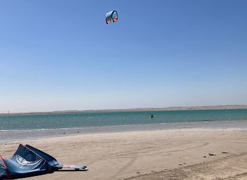 qatar/zekreet-beach/shop/flo-kite-school