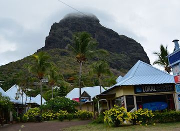 mauritius/le-morne-brabant/shop/lokal-board-shop-le-morne