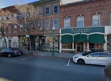 vermont/woodstock/shop/elevation-clothing