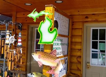 michigan/tahquamenon-falls-state-park/shop/bearadice-gift-shop