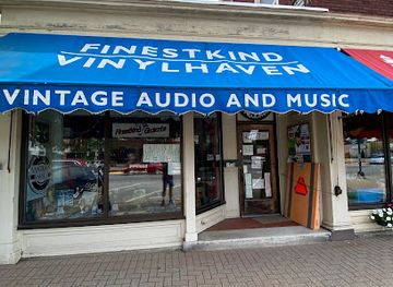 maine/brunswick/shop/finestkind-vinyl-haven