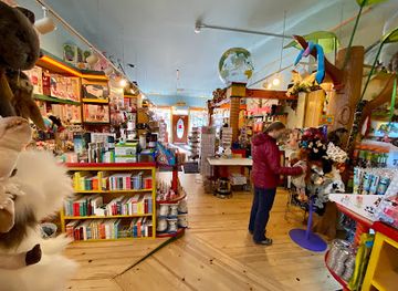 oregon/hood-river/shop/g-willikers-toy-shoppe