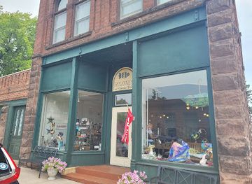 wisconsin/apostle-islands/shop/roxanne-s