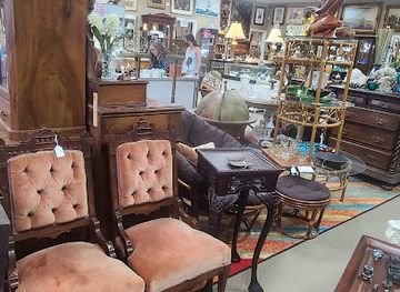florida/pensacola/shop/all-about-antiques