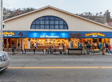 tennessee/great-smoky-mountains-national-park/shop/gift-warehouse