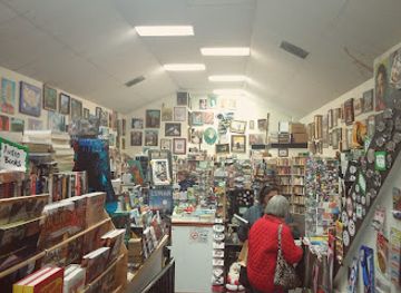 oregon/hood-river/shop/artifacts-good-books-bad-art