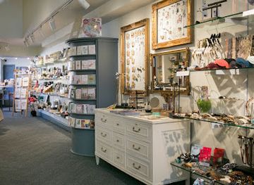 wisconsin/madison/shop/little-luxuries