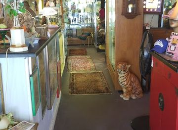 florida/st-petersburg/shop/janet-s-antiques