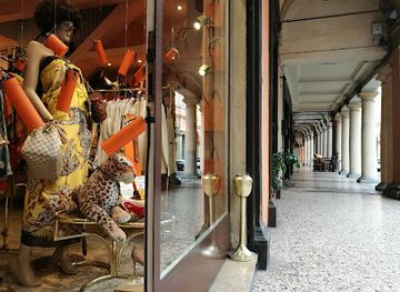 italy/bologna/shop/icons-luxury-vintage
