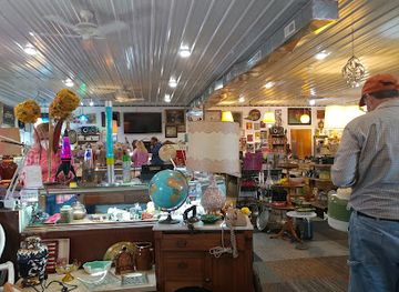 michigan/charlevoix/shop/chill-retro